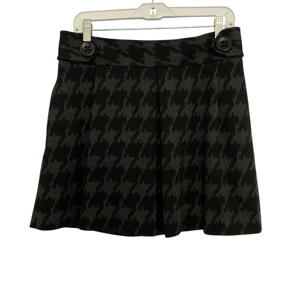 Express Design Studio Pleated Mini Skirt Black Grey Size 10 Button Accent - Picture 3 of 10